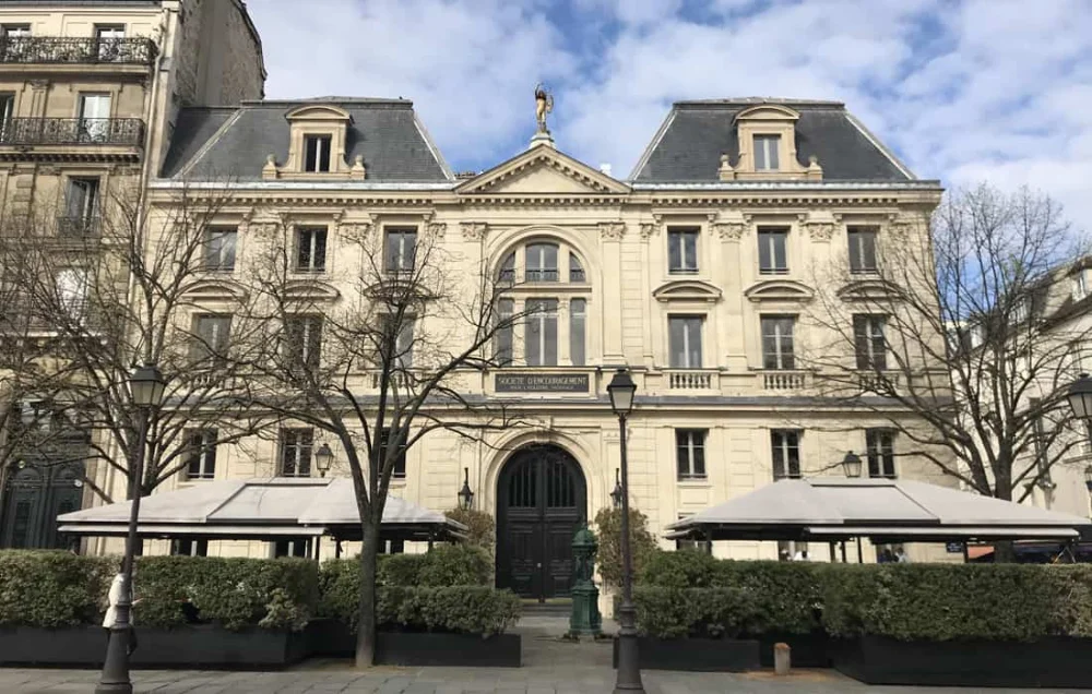 2.TimelessJewels_Hotel-de-lIndustrie_03.jpg